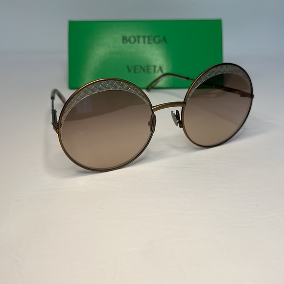 BV0190S Sunglasses by Bottega Veneta™. Shape: Round, Material: Metal, Frame - Picture 5 of 15